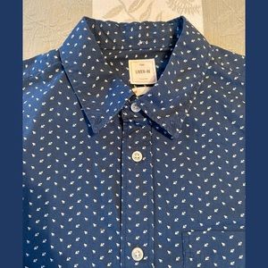 GAP Button Up Shirt - Medium